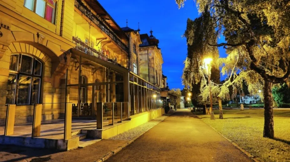 nocne-bardejovske-kupele.jpg